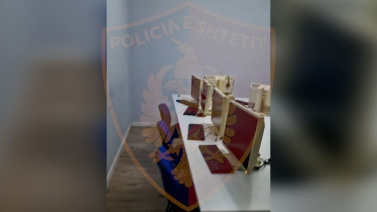 They tricked foreigners into investing in fictitious stock exchanges, three Call Center employees were arrested!  One of them administrator