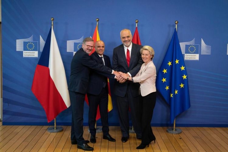 “Without him we would not be here”/ Before the start of the Intergovernmental Conference, Rama thanks and wishes former Chancellor Merkel a happy birthday
