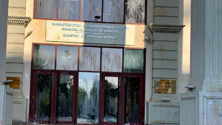 ​47 police officers injured by the protests in North Macedonia, two in serious condition