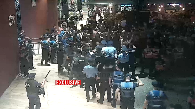 Exclusive/ Clash with Bosnian fans, video of violence after police intervention to stop violent fans