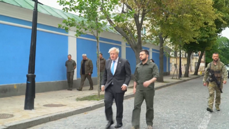 “Boris, come on, be our prime minister”/ Ukrainians sad about Johnson’s resignation