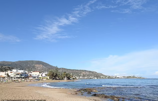 The tourist is found dead in the deckchair while beachgoers thought he was sunbathing (photos)