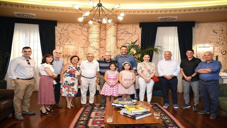 Doctor Tritan Kalo receives congratulations and appreciation on his 66th birthday, Veliaj: Gratitude on behalf of the city of Tirana for his extraordinary contribution