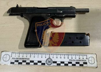 The 46-year-old man was arrested for having weapons and military ammunition in the bar/ Two people wanted for various criminal offenses were also arrested (Names)