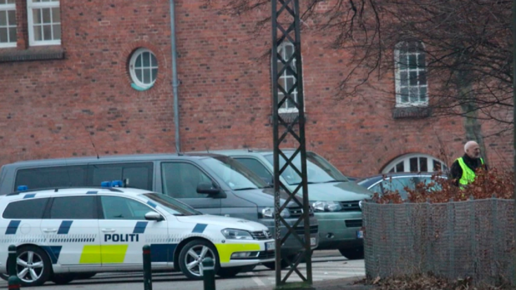 A gunman opens fire in a shopping center in Denmark, there are suspected casualties