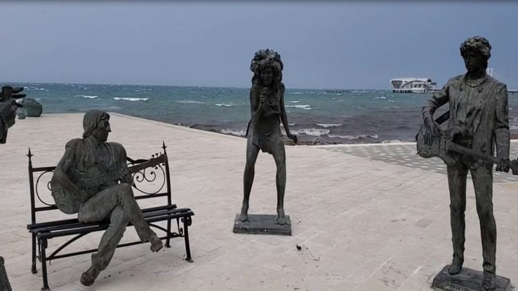 Unusual sight in Durrës/ In the middle of summer, vacationers leave the beaches due to bad weather