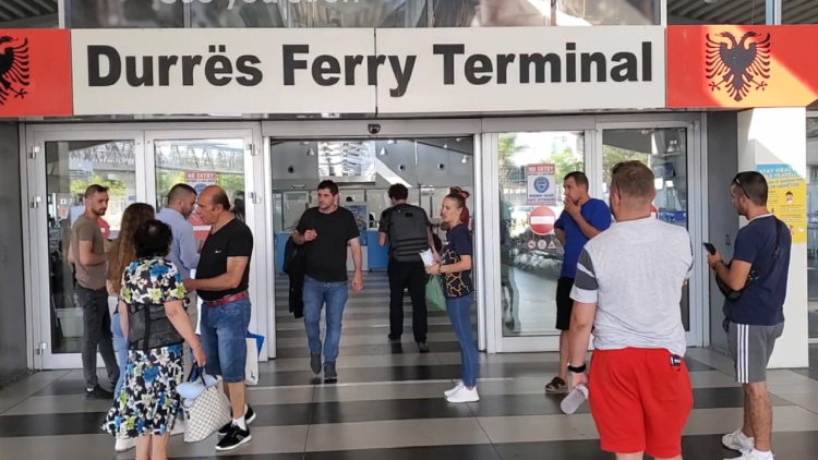 The flow in the port of Durrës increased significantly, about 4300 people entered in the last two days