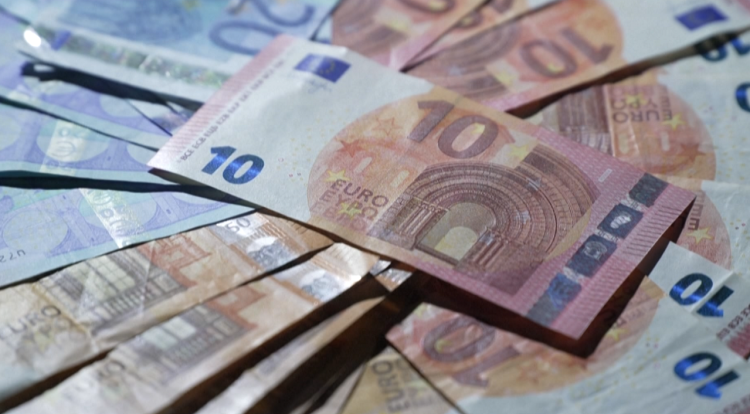 Equating the euro with the dollar, experts: How travelers can benefit!