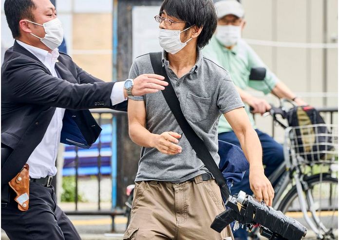 Facebook, Twitter delete videos of Shinzo Abe’s assassination (photos)