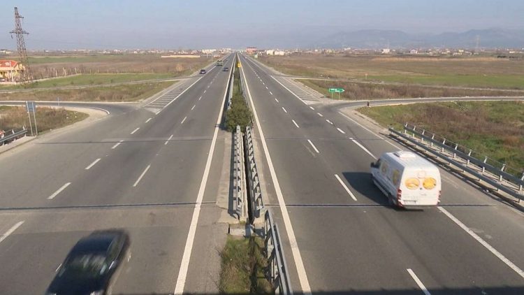 Details/ Assassinations in Kruje Field!  A gun is fired at the car, three dead