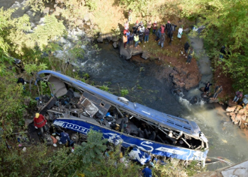 24 dead as bus falls from bridge after ‘brakes failure’ in Kenya (photos)