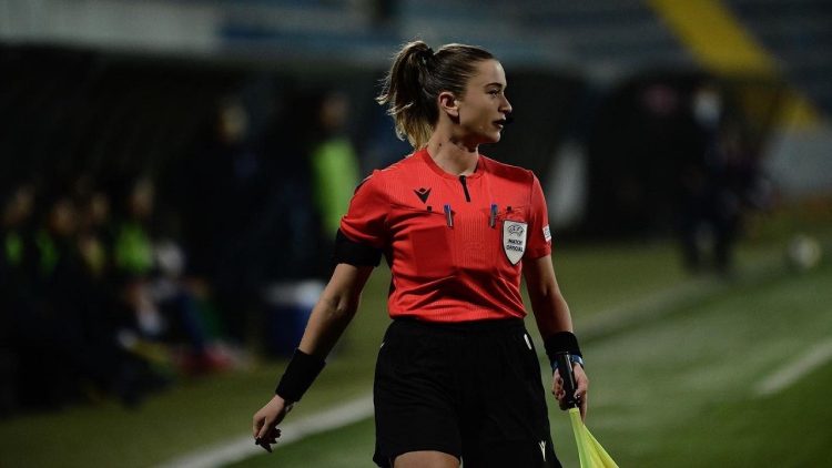 The first Albanian referee in the finals of a European Championship, the story of Erinda Kume