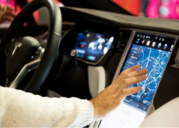 Study/ In-car screens are more dangerous than we thought