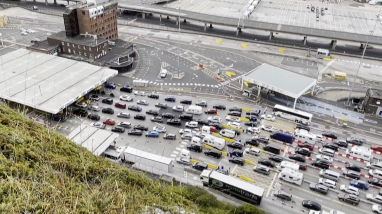 British tourists are blocked!  Long queues at the port of Dover, the English are paying for Brexit