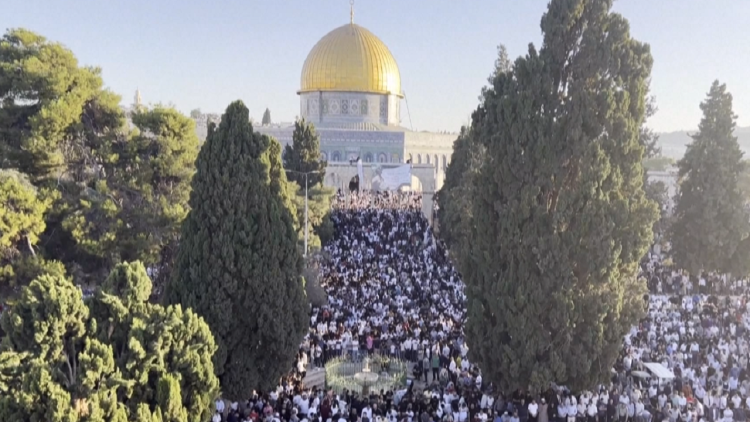 Al Aqsa is filled with people for Kurban Bayram, the “devil” is hit with stones near Mecca!