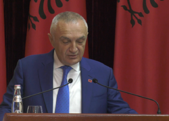 President Meta appreciates with the “Decoration of the National Flag”, the highest of the Albanian state, the poet of homeland and love, Dritëro Agolli