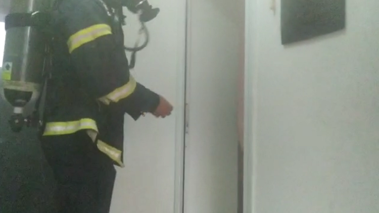 The apartment is engulfed in flames in Vlora