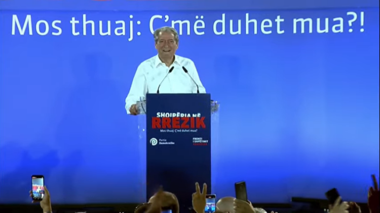 Protest in front of the Prime Minister’s Office, Berisha: Edi Rama we are enemies!