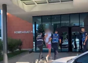 They violently stole a pendant from a citizen, two young men are arrested in Lezha