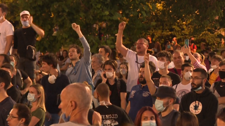“We do not allow a state within the state”, citizens on the streets against Abazovic’s agreement!
