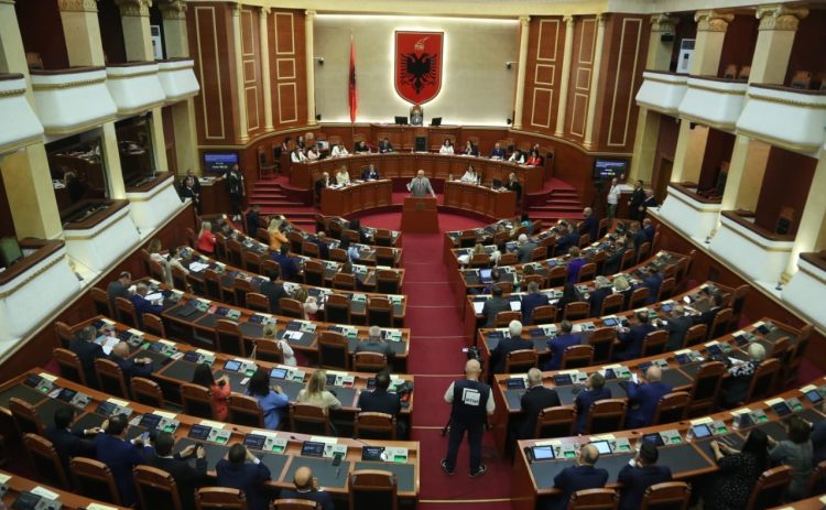 Divided also for the KLA/ Strong debates in the Assembly about the resolution requested by the SP
