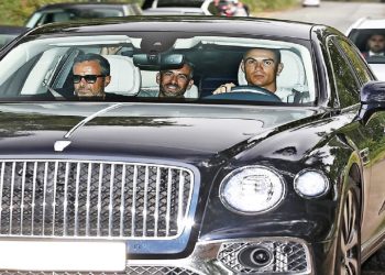 Ronaldo returns to the training center of Man.  United, but with the manager “by the hand”