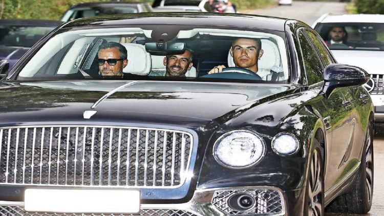 Ronaldo returns to the training center of Man.  United, but with the manager “by the hand”