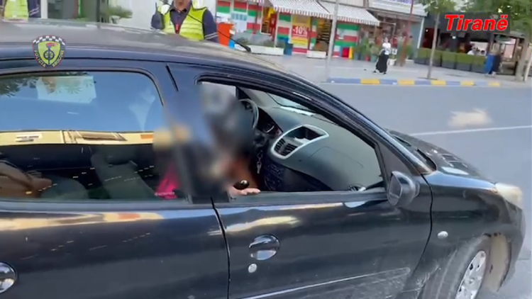 Children sitting in the first seat without a seat belt, the police publish violations and advise drivers