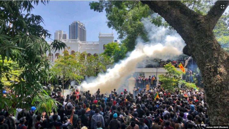 Sri Lanka declares a state of emergency after the escape of the President
