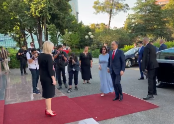 After a while he takes over the leadership of the state/ Former military man Bajram Begaj arrives at the presidency, Nikolla waits for him