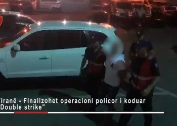 Sniper, pistol and police document in the car, the moment two people were arrested in Tirana