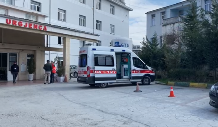 The 30-year-old stabs his mother in Fier