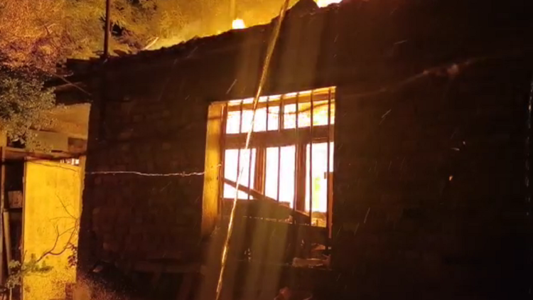 The owners lived in Greece, the house in Gjirokastër was engulfed in fire