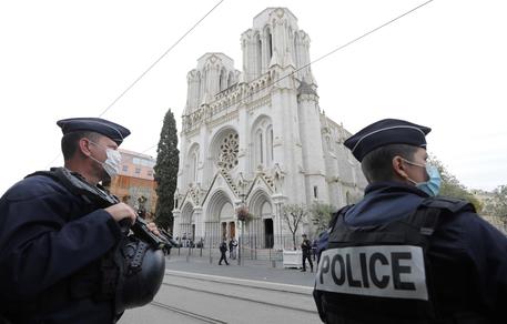 French policemen stand guard the site of a knife attack at the Basilica of Notre-Dame de Nice in Nice on October 29, 2020, as forensics officers prepare to enter. - France's national anti-terror prosecutors said Thursday they have opened a murder inquiry after a man killed three people at a basilica in central Nice and wounded several others. The city's mayor, Christian Estrosi, told journalists at the scene that the assailant, detained shortly afterwards by police, "kept repeating 'Allahu Akbar' (God is Greater) even while under medication." He added that President Emmanuel Macron would be arriving shortly in Nice. (Photo by ERIC GAILLARD / AFP)