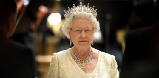“The Crown” është seriali më i komentuar i momentit, po vetë familja mbretërore çfarë mendon për të?