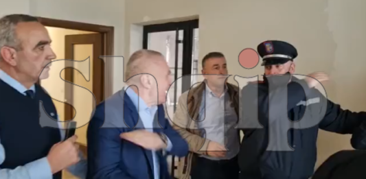 Video e sherrit të plotë e presidentit Meta me policët bashkiakë: Do t’ju çoj në burg vetë me duart e mia